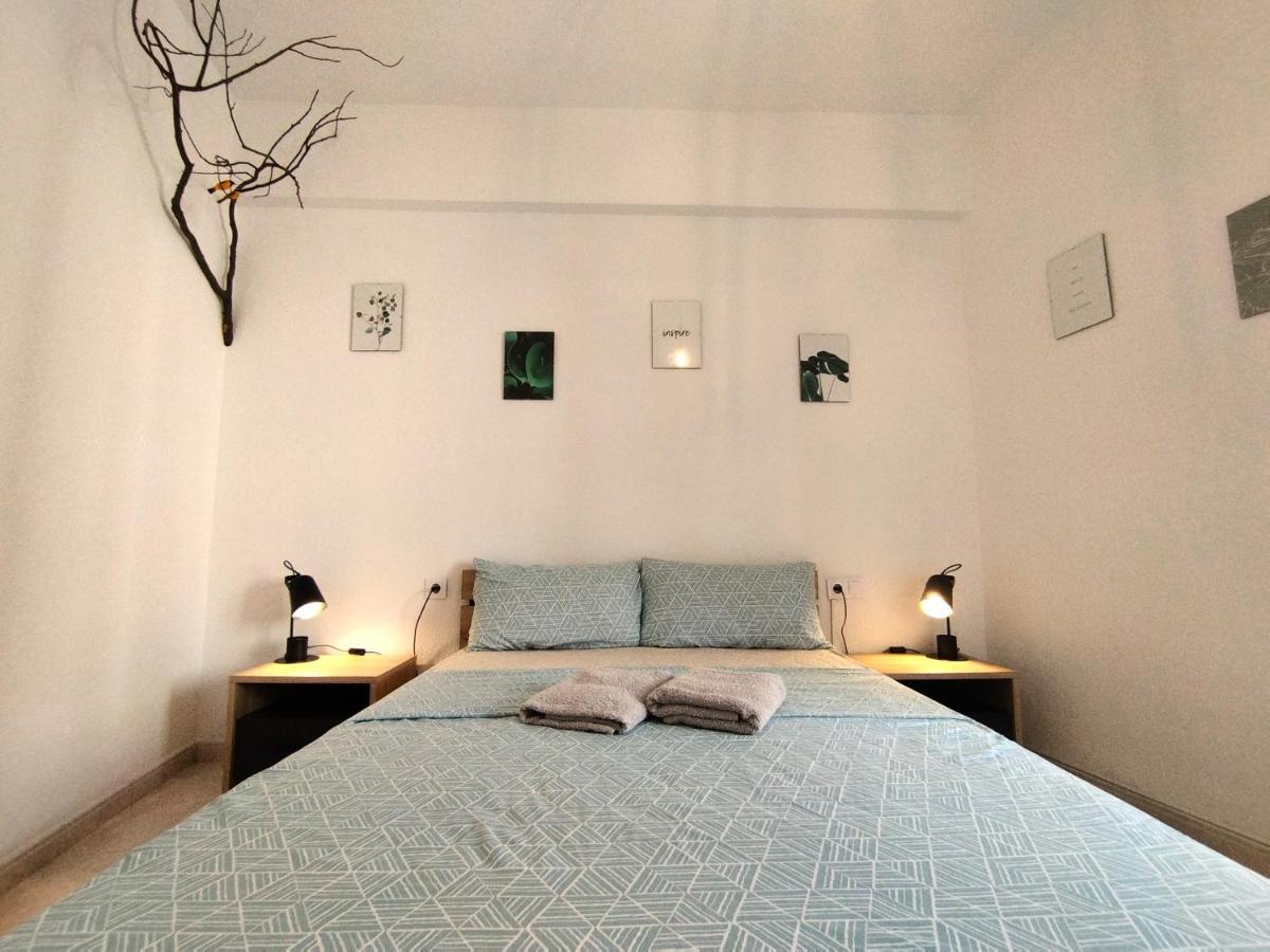 Guesthouse Shared With Host Alicante Bagian luar foto