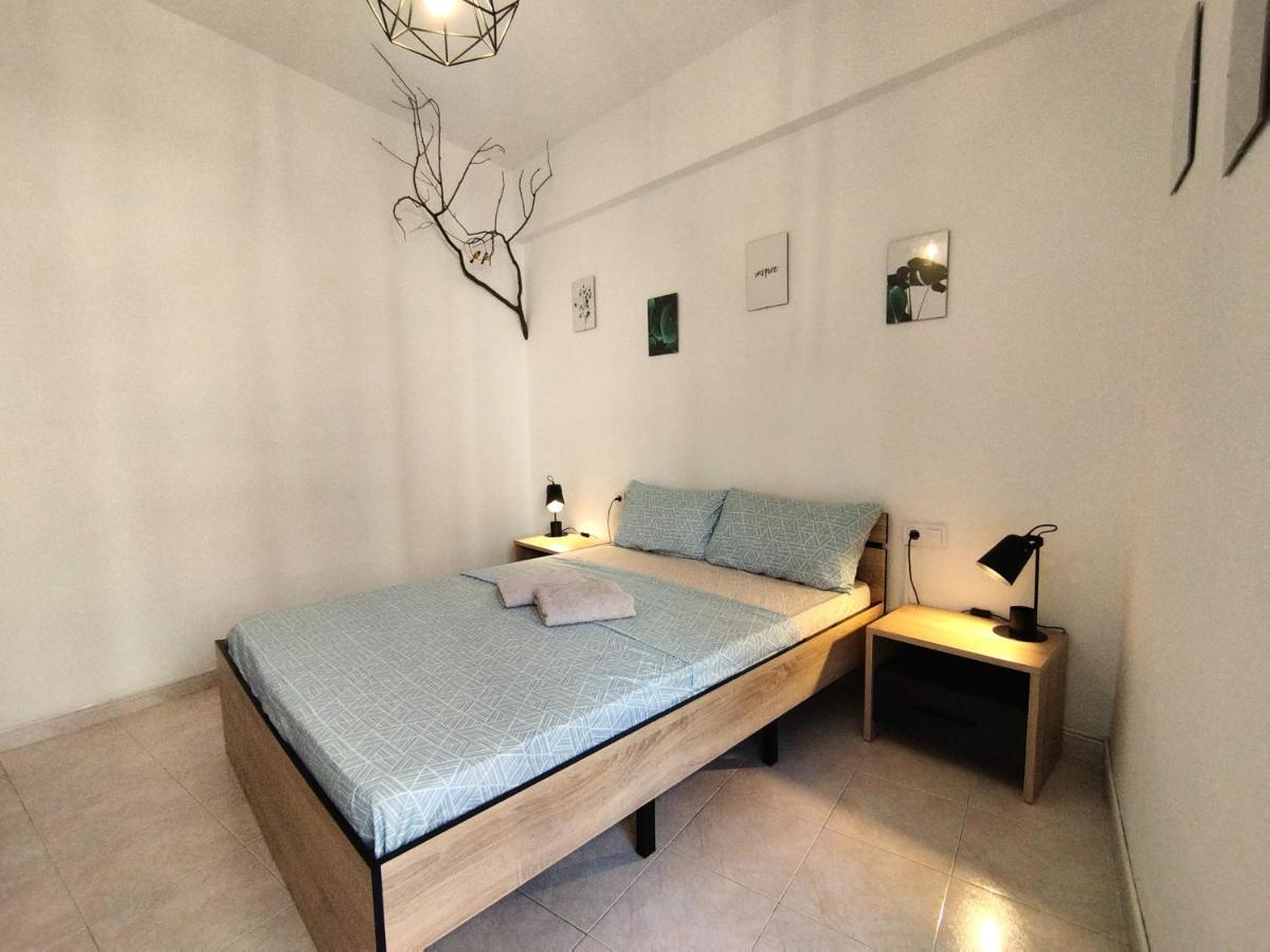 Guesthouse Shared With Host Alicante Bagian luar foto
