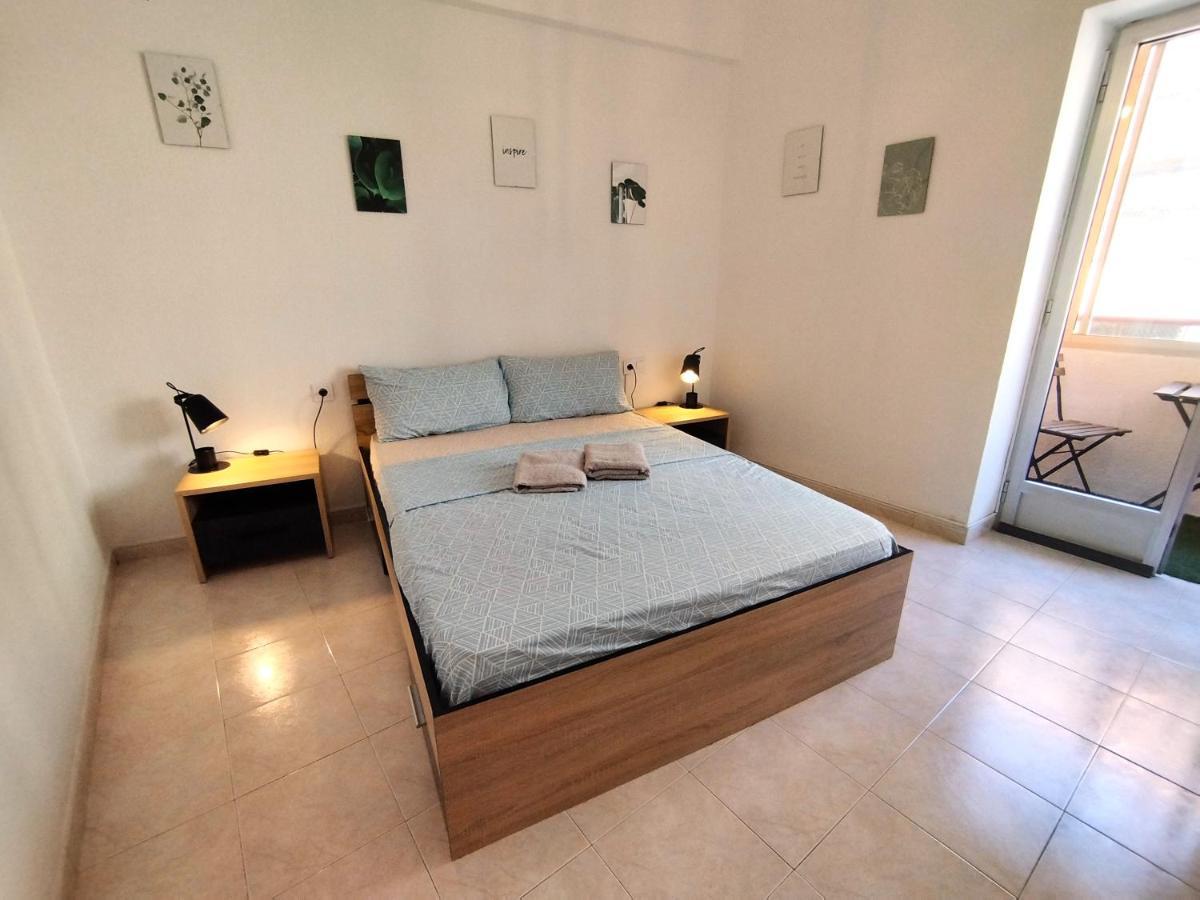 Guesthouse Shared With Host Alicante Bagian luar foto