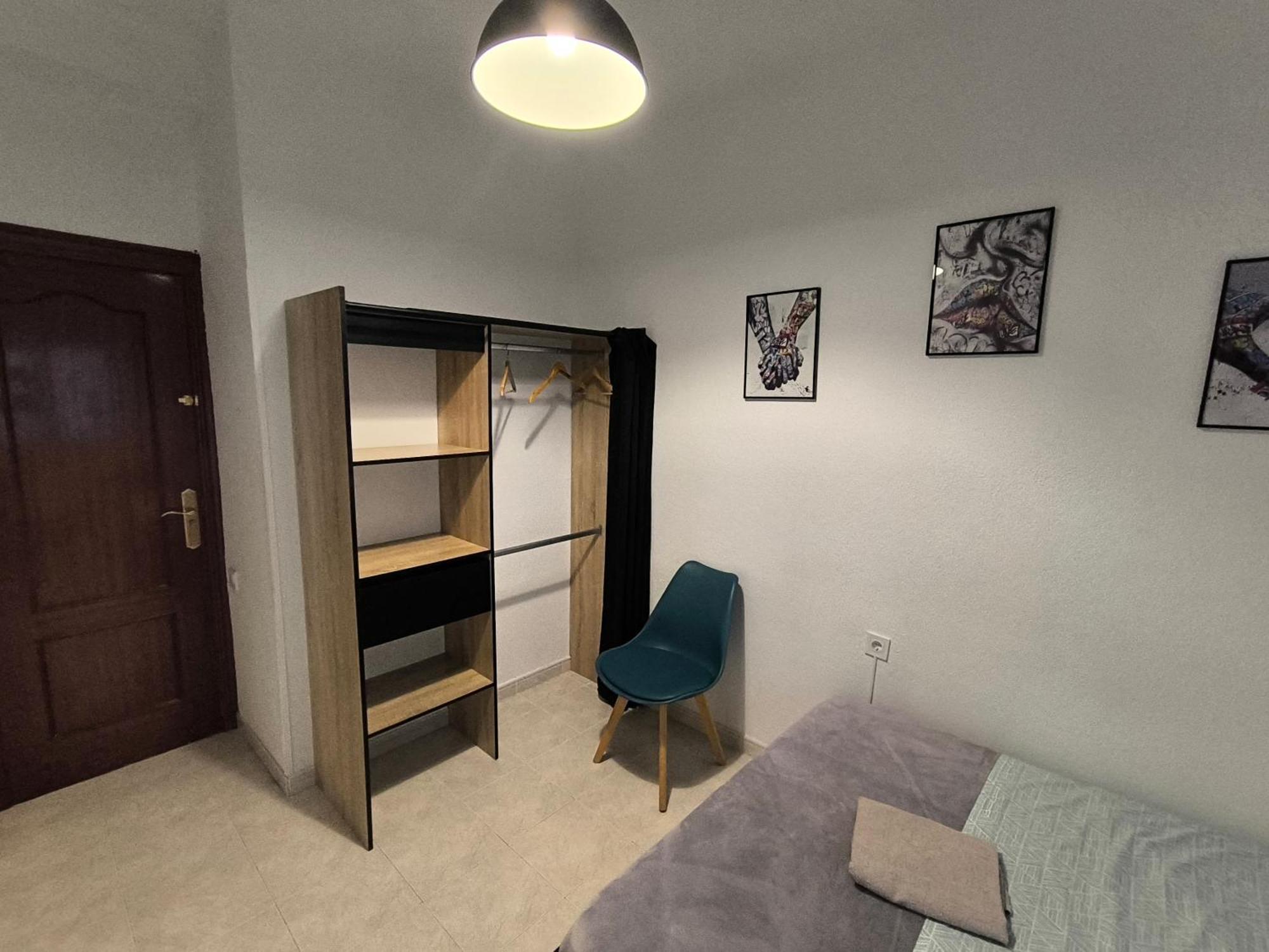 Guesthouse Shared With Host Alicante Bagian luar foto