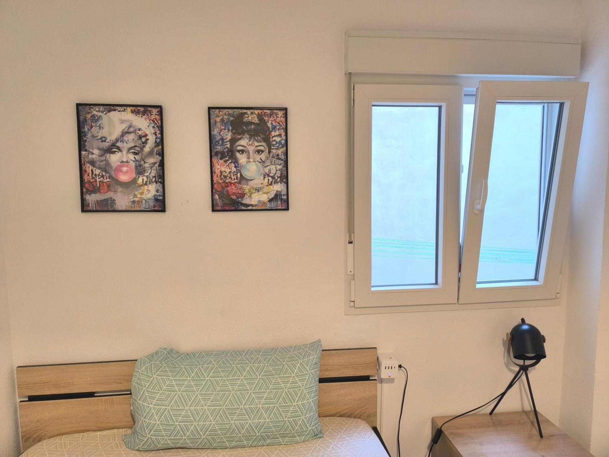 Guesthouse Shared With Host Alicante Bagian luar foto