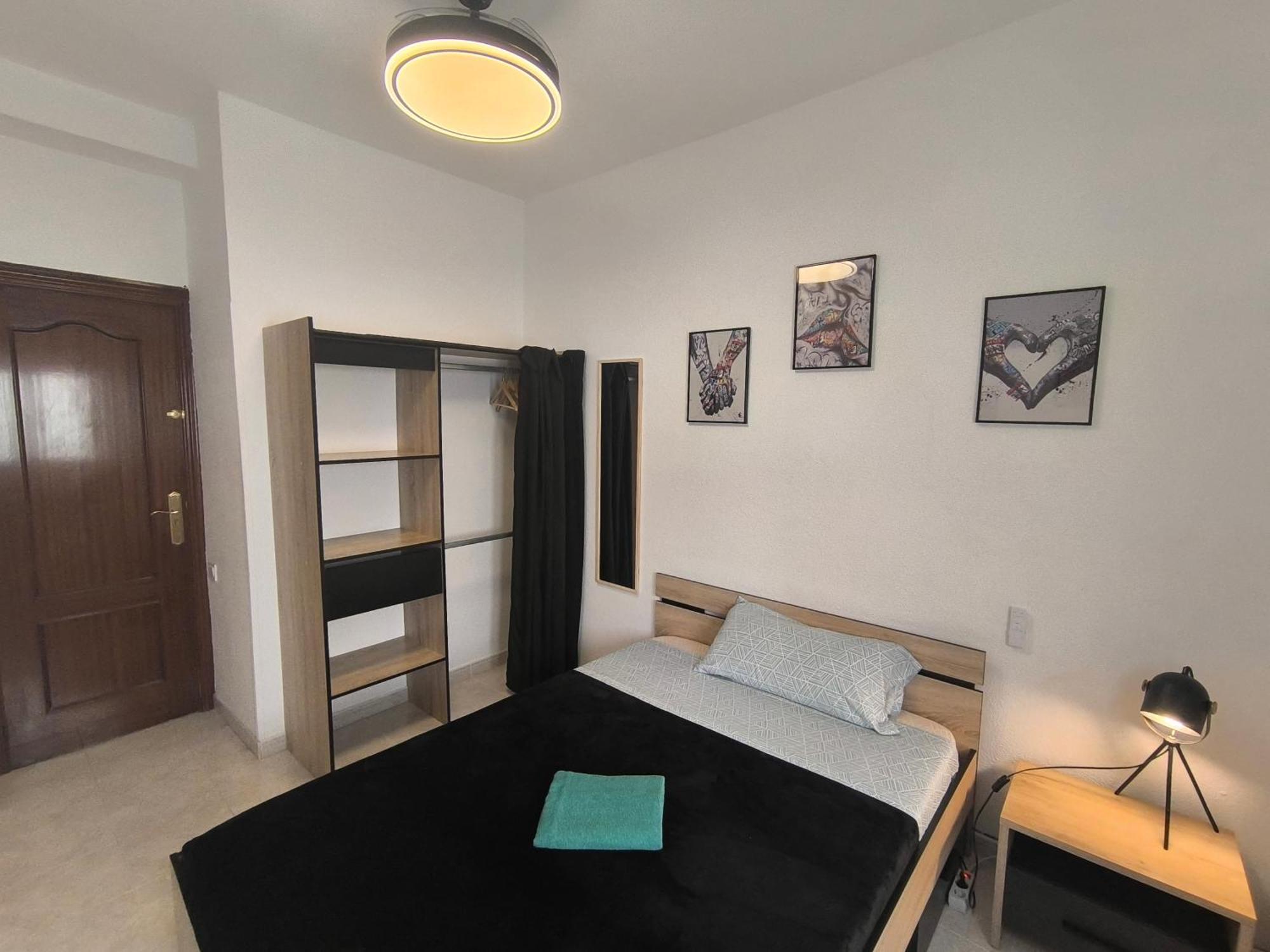 Guesthouse Shared With Host Alicante Bagian luar foto
